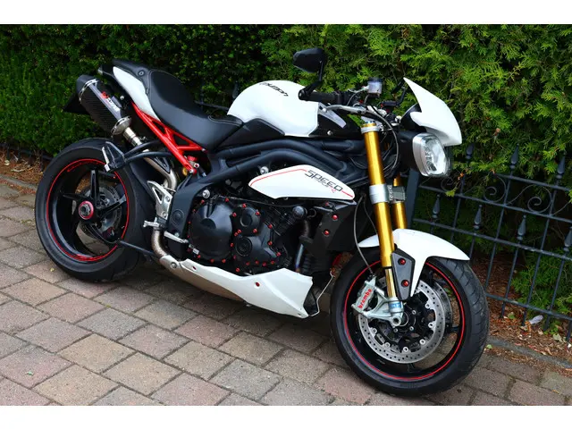 Triumph Speed Triple R 1050 ABS 2012 Benzine 6