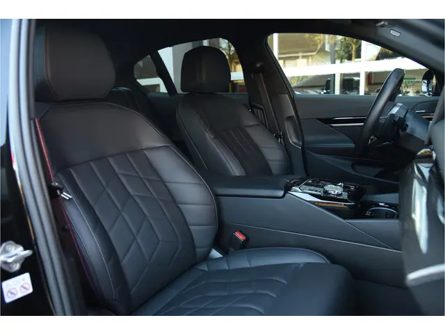 BMW 5 Serie 520i M-Sport 2024 Benzine 25