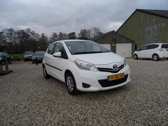Toyota Yaris 1.0 VVT-i Now 2014 Benzine 3