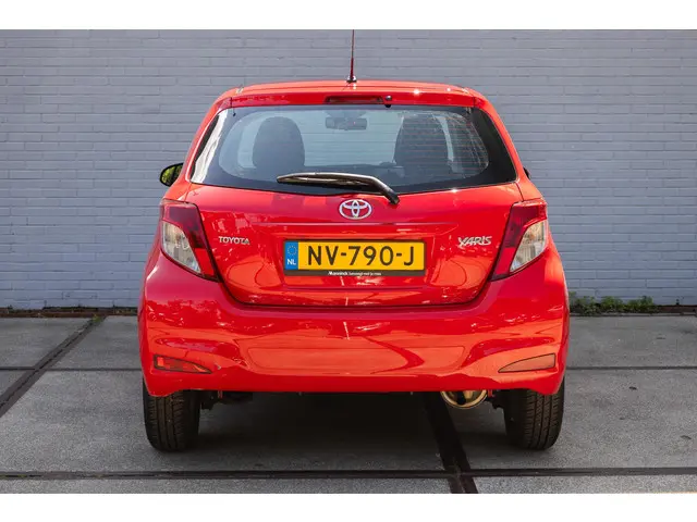 Toyota Yaris 1.0 VVT-i Aspiration 2014 Benzine 11