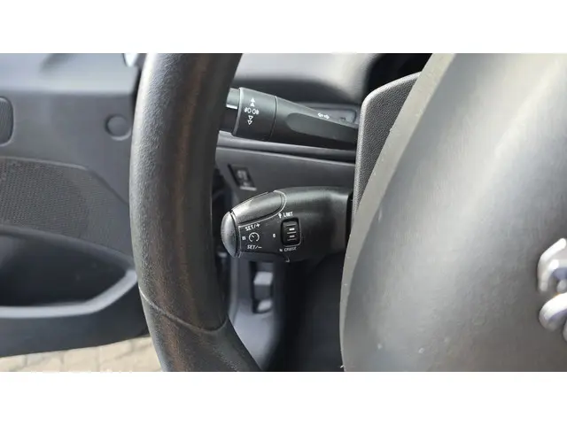 Peugeot 208 1.2 VTi Blue Lease 2012 Benzine 21