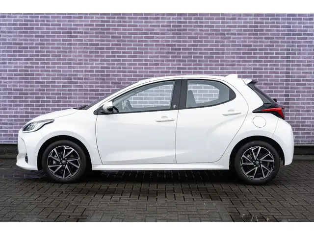 Toyota Yaris 1.5 Hybrid Dynamic 2022 Hybride Benzine 12