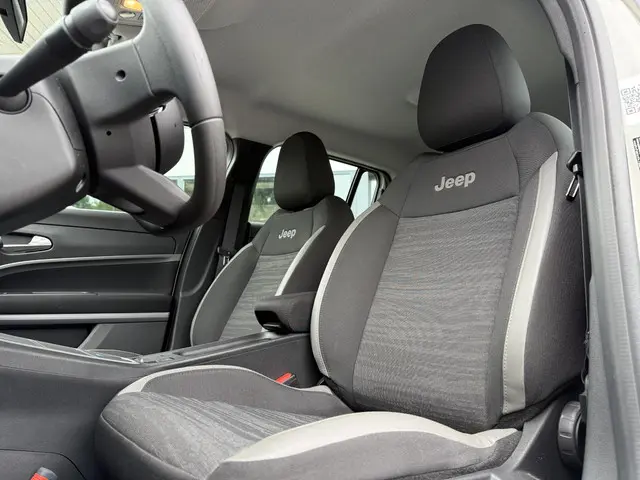 Jeep Avenger Longitude 54 kWh 2024 Elektrisch 11
