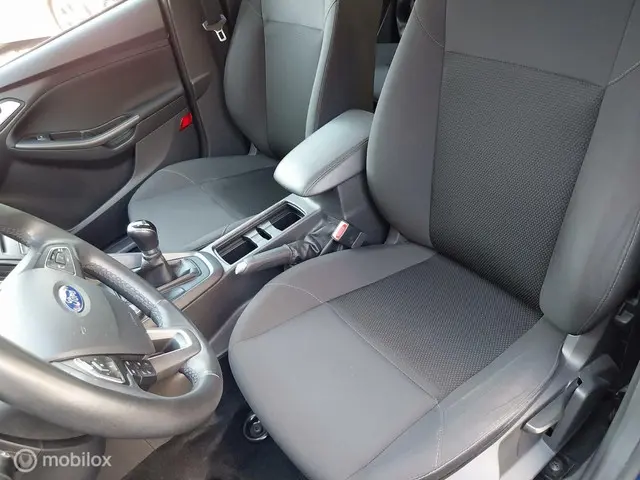 Ford Focus 1.0 Lease Edition|Navi|PDC|Cruise 2018 Benzine 6