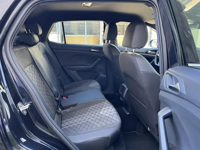 Volkswagen T-Cross 1.0 TSI R-Line Business 2024 Benzine 25