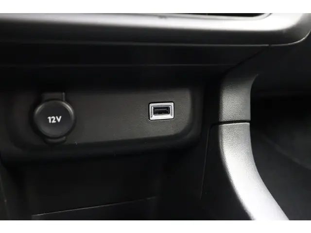 Citroën C3 1.2 PureTech Shine 2021 Benzine 26