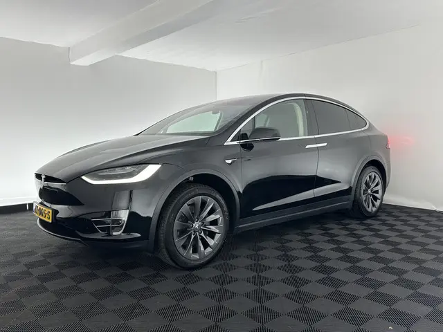 Tesla Model X 3