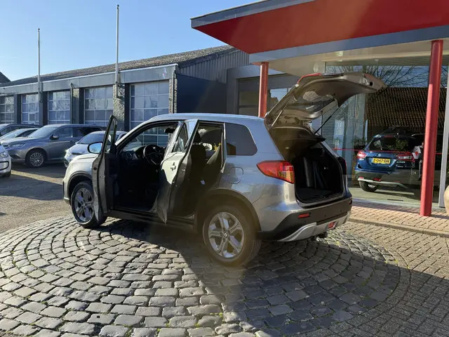 Suzuki Vitara 1.6 Exclusive 2015 Benzine 28