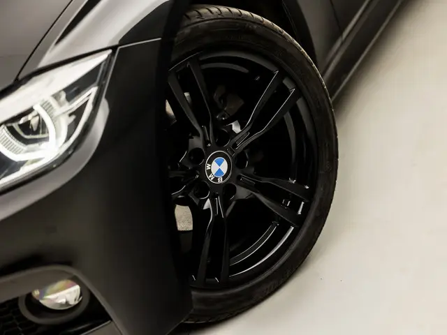 BMW 3 Serie 320i M Sport High Executive 2018 Benzine 14