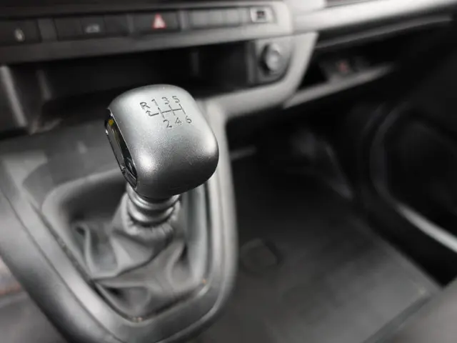 Peugeot Expert 1.5 BlueHDI 120PK L2 2023 Diesel 23