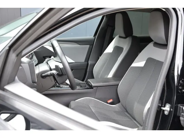 Opel Astra 1.6 PHEV 180 PK Edition * 2023 Hybride Benzine 7