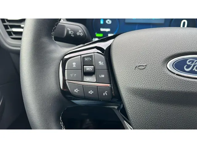 Ford Kuga 2.5 FHEV Active X 2024 Hybride Benzine 32