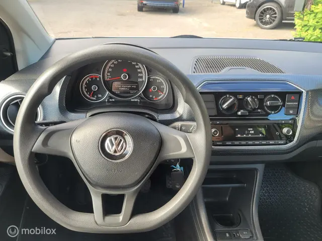 Volkswagen up! 1.0 BMT take up!,airco,lm 2017 Benzine 12
