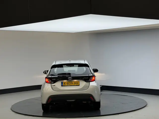 Toyota Yaris 1.5 Hybrid Active 2021 Hybride Benzine 9