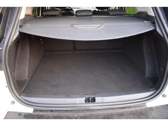 Renault Clio Estate 0.9 TCe Limited 2017 Benzine 17