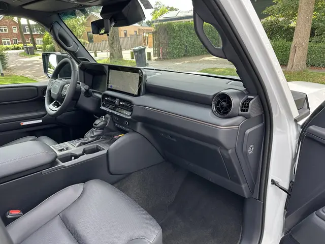 Toyota Land Cruiser 2.8 D-4D President 2025 Diesel 44