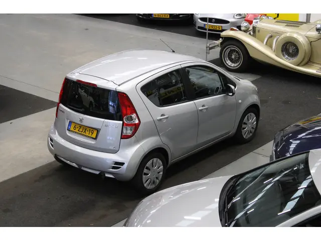 Suzuki Splash 1.0 VVT Comfort EASSS 2015 Benzine 17