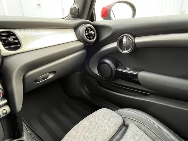 MINI Cooper Cabrio 2.0 John Works Chili 2017 Benzine 76