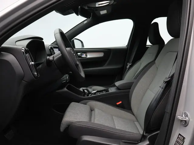 Volvo XC40 2.0 B4 Plus Dark 2025 Benzine 7