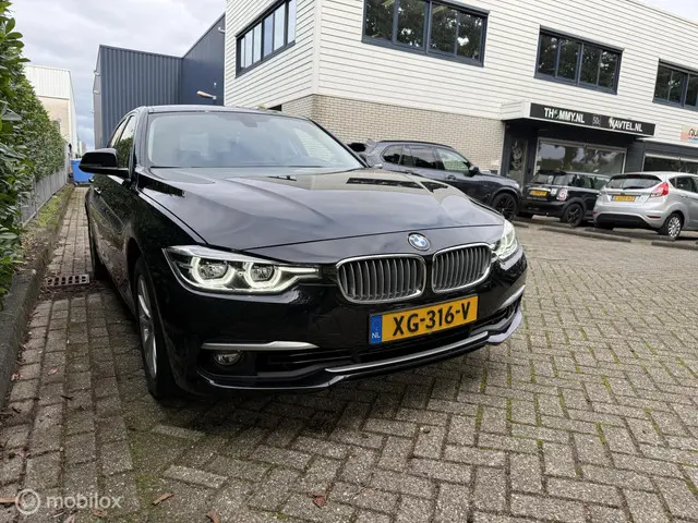 BMW 3 Serie 318i Luxury Edition 2019 2019 Benzine 4