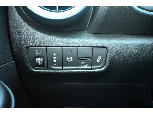 Hyundai Kona 1.6 GDI HEV Comfort 2022 Hybride Benzine 36