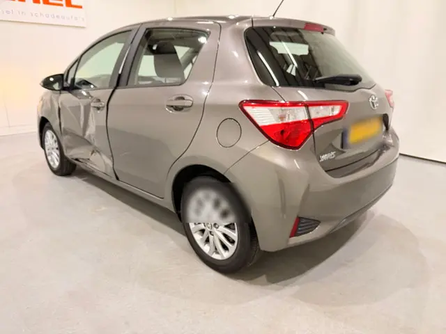 Toyota Yaris HB 1.0 VVT-i Aspiration 2017 Benzine 15