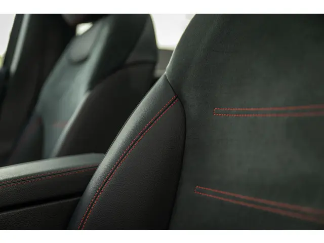Mercedes-Benz B-Klasse 250 AMG Line 2022 Benzine 26