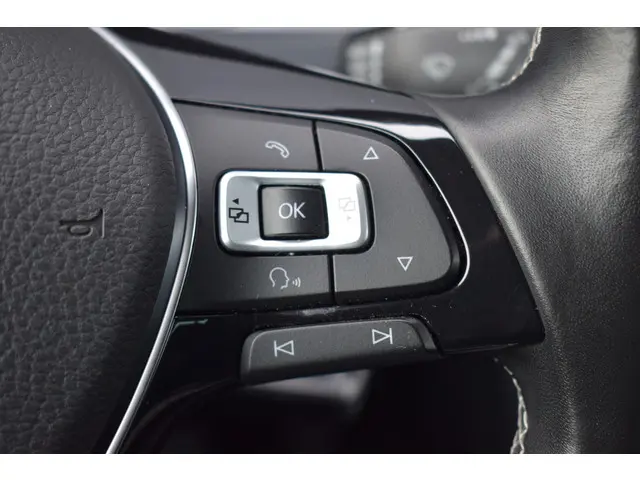 Volkswagen Golf 1.4 TSi Highline 2016 Benzine 25