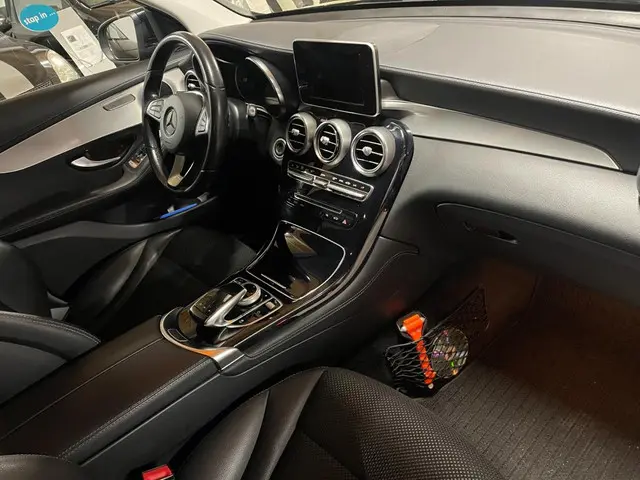 Mercedes-Benz GLC 250 4MATIC Premium 2018 Benzine 10