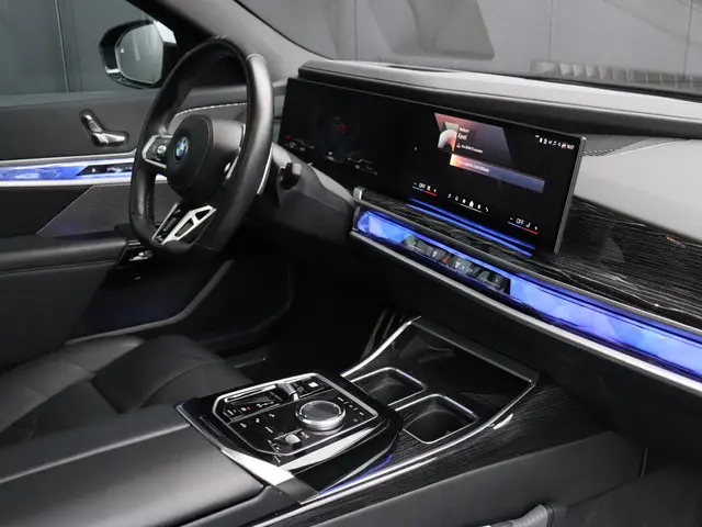 BMW 7 Serie 750e xDrive 2023 Hybride Benzine 37