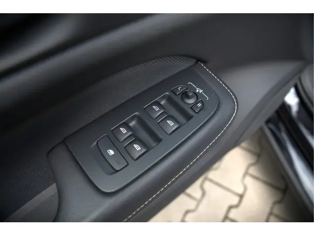Volvo V60 2.0 B3 R-Design 2020 Hybride Benzine 11