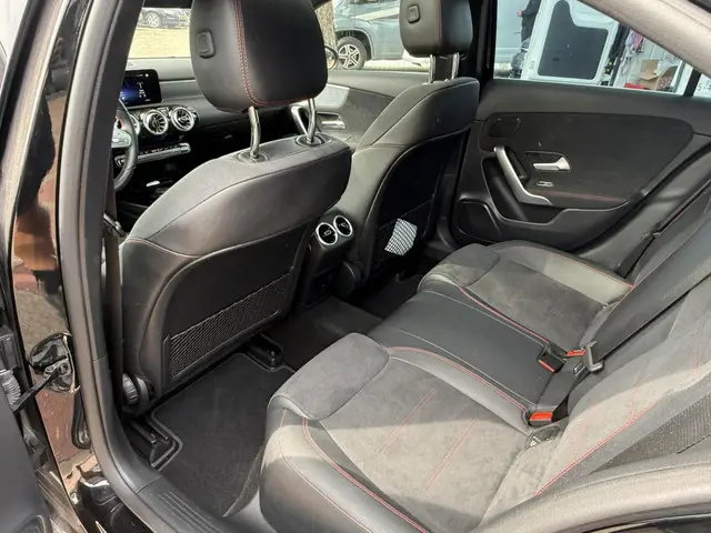Mercedes-Benz A-Klasse 200 AMG Line 2023 Benzine 6