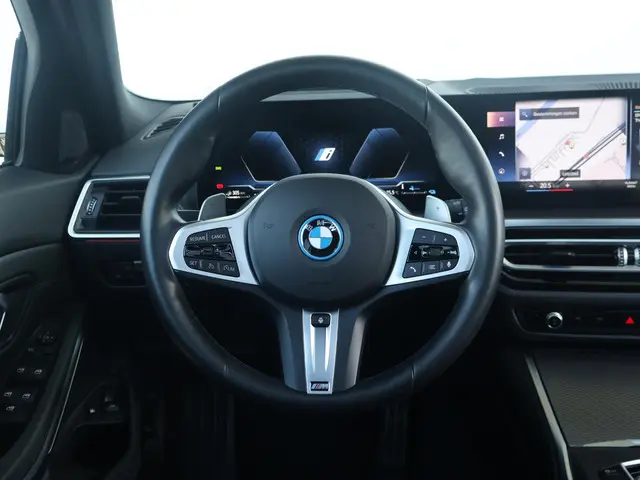 BMW 3 Serie Touring 320e 2024 Hybride Benzine 22
