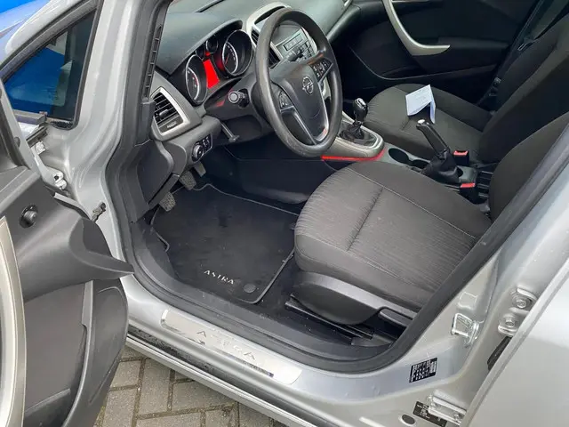 Opel Astra 1.4 Turbo cruise trek airco 2012 Benzine 10