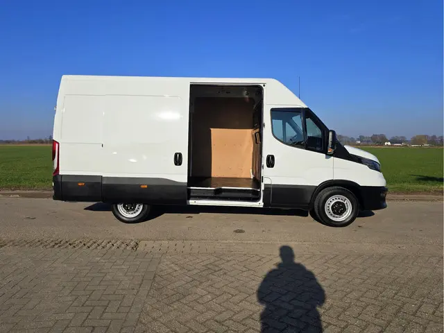 Iveco Daily 35S14V 2.3 352L H2 2021 Diesel 21