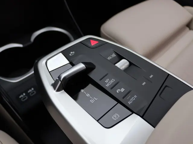 BMW X1 xDrive25e 2024 Hybride Benzine 11