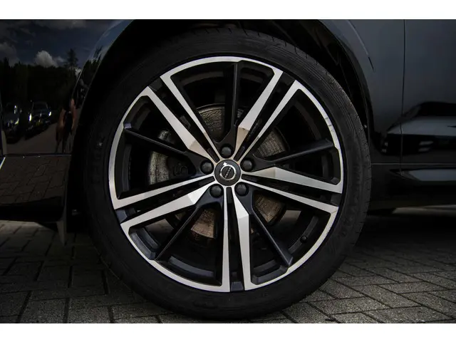 Volvo XC60 B5 Plus Dark 2022 Benzine 34