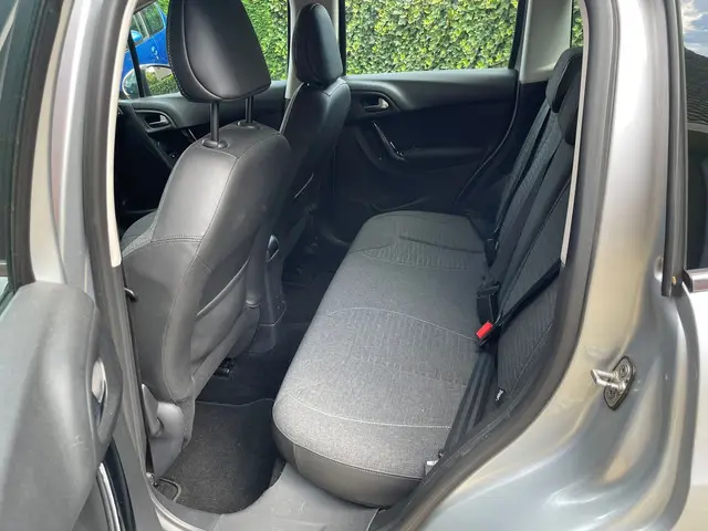 Citroën C3 1.2 PureTech Collection 2016 Benzine 12