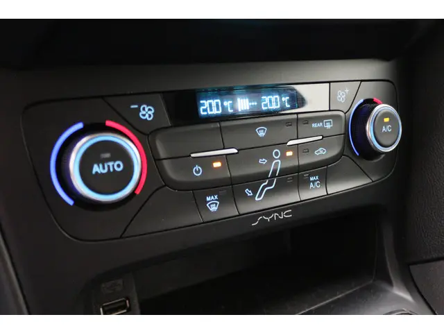 Ford Focus 1.0 EcoBoost Titanium Business 2018 Benzine 38