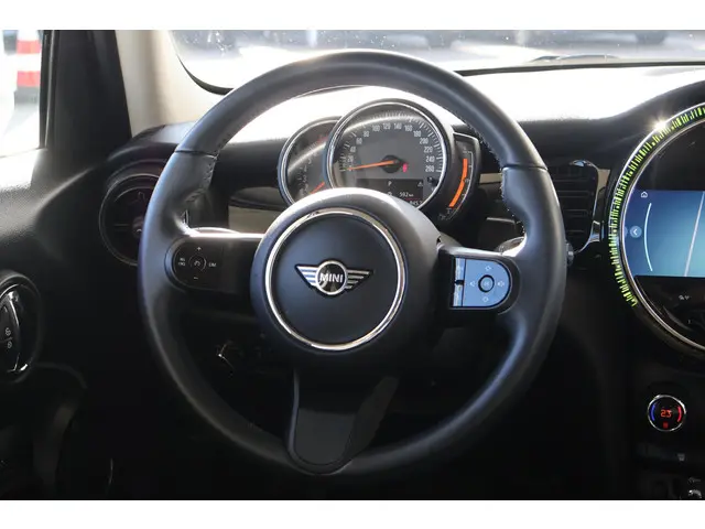 MINI 5-Deurs 1.5 Cooper Classic 2024 Benzine 11