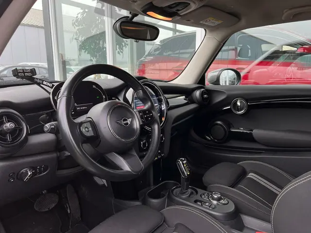 MINI Electric Mini Essential 33 kWh 2021 Elektrisch 4