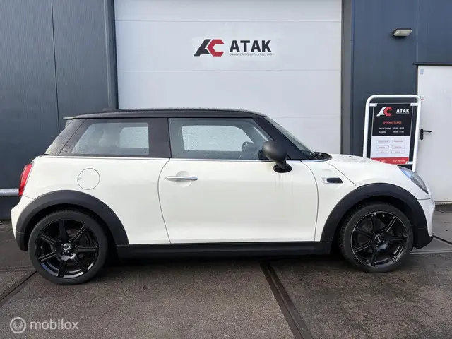 MINI One 3
