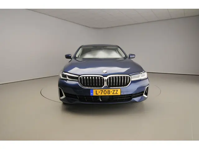 BMW 5 Serie Sedan 520i 2021 Benzine 5