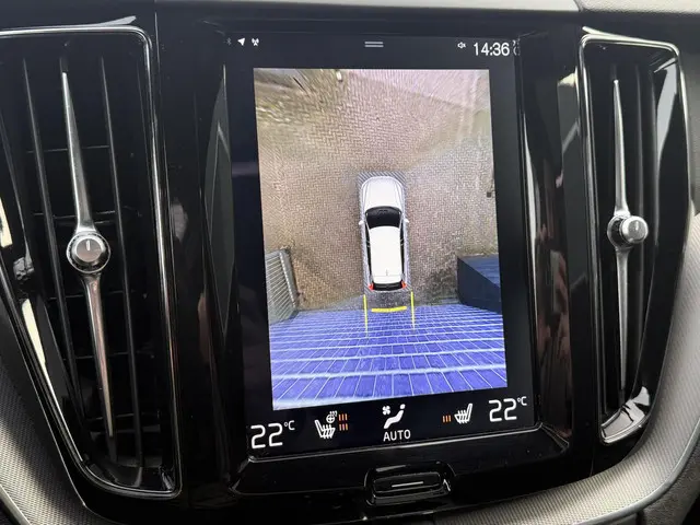 Volvo XC60 2.0 T6 AWD R-Design 2018 Benzine 18