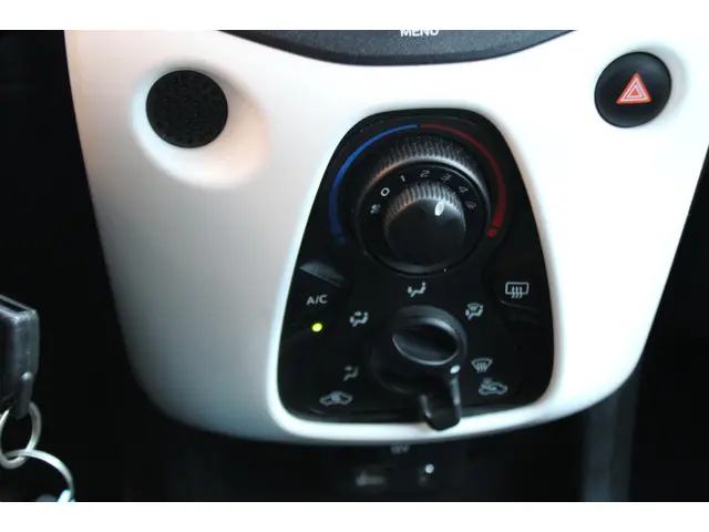 Peugeot 108 1.0 VTi Active Automaat 2015 Benzine 19