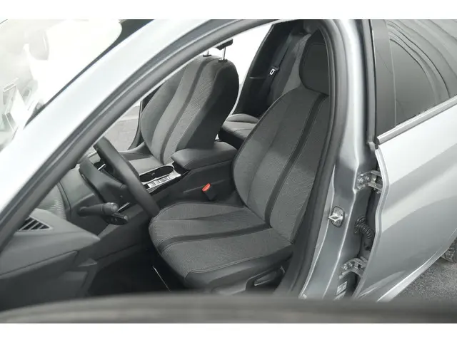 Peugeot 208 PureTech 100 Allure 2024 Benzine 29