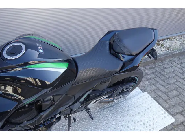 Kawasaki Z800 ABS 2016 Benzine 22