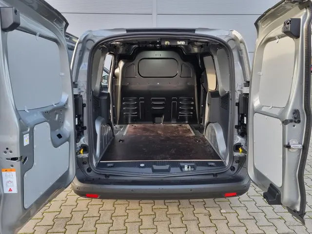 Ford Transit Courier 1.0 EcoBoost Limited 2024 Benzine 16
