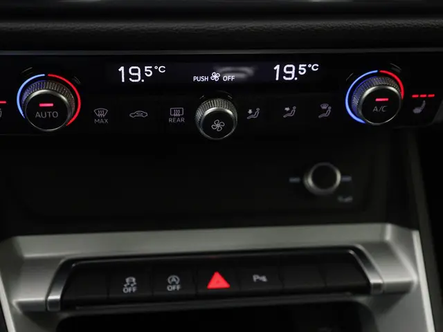 Audi Q3 35 TFSI Business Edition 2021 Benzine 24