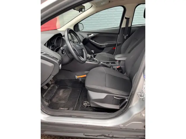 Ford Focus Wagon 1.0 Trend 2016 Benzine 13